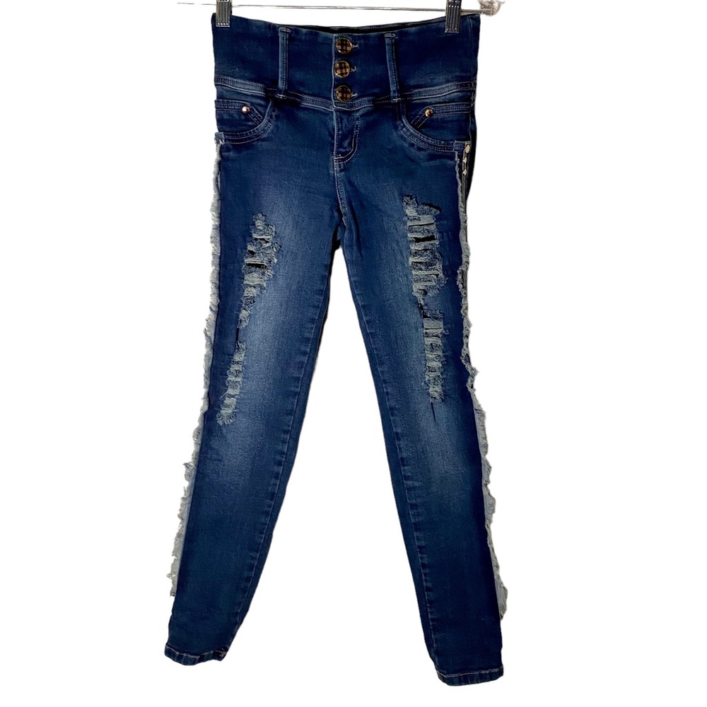Thaxx Colombian Distressed, Butt Lifting, Capri Jeans.  Size 5